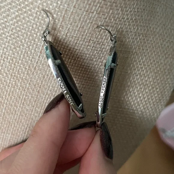 Kendra Scott Black Ónix Elle Earrings - Picture 3 of 4